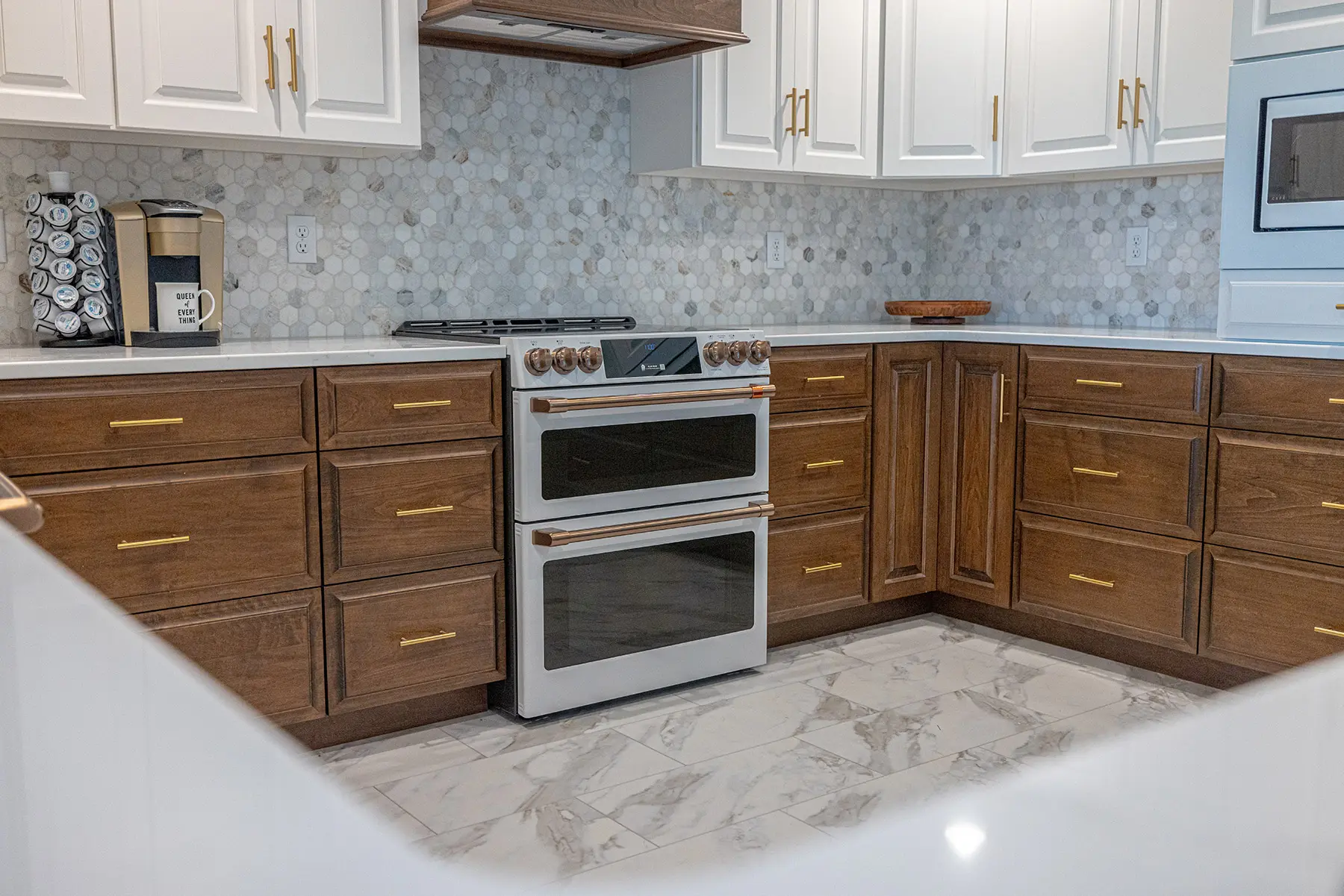 Kitchen tile backsplash