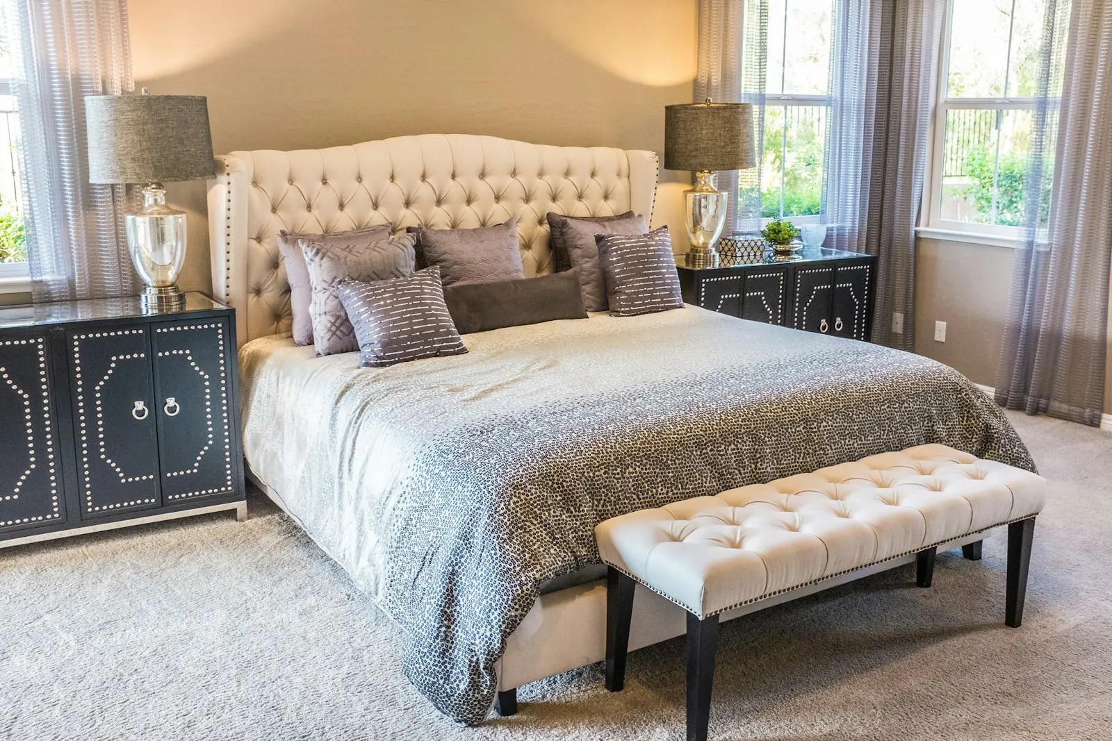Bedroom with carpet